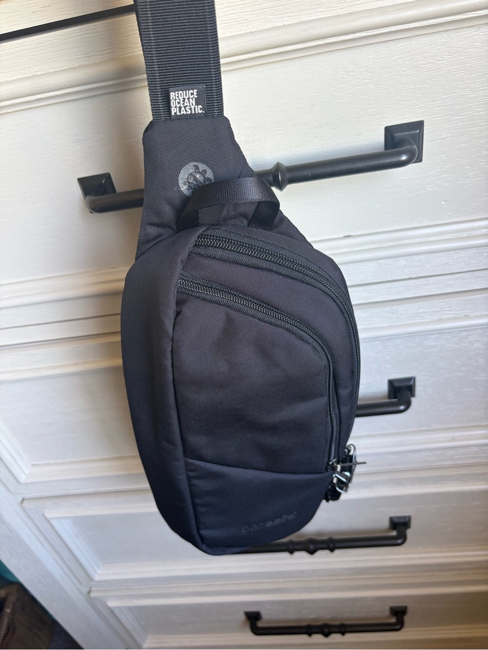 Pacsafe® V Anti-Theft Action Sling Pack